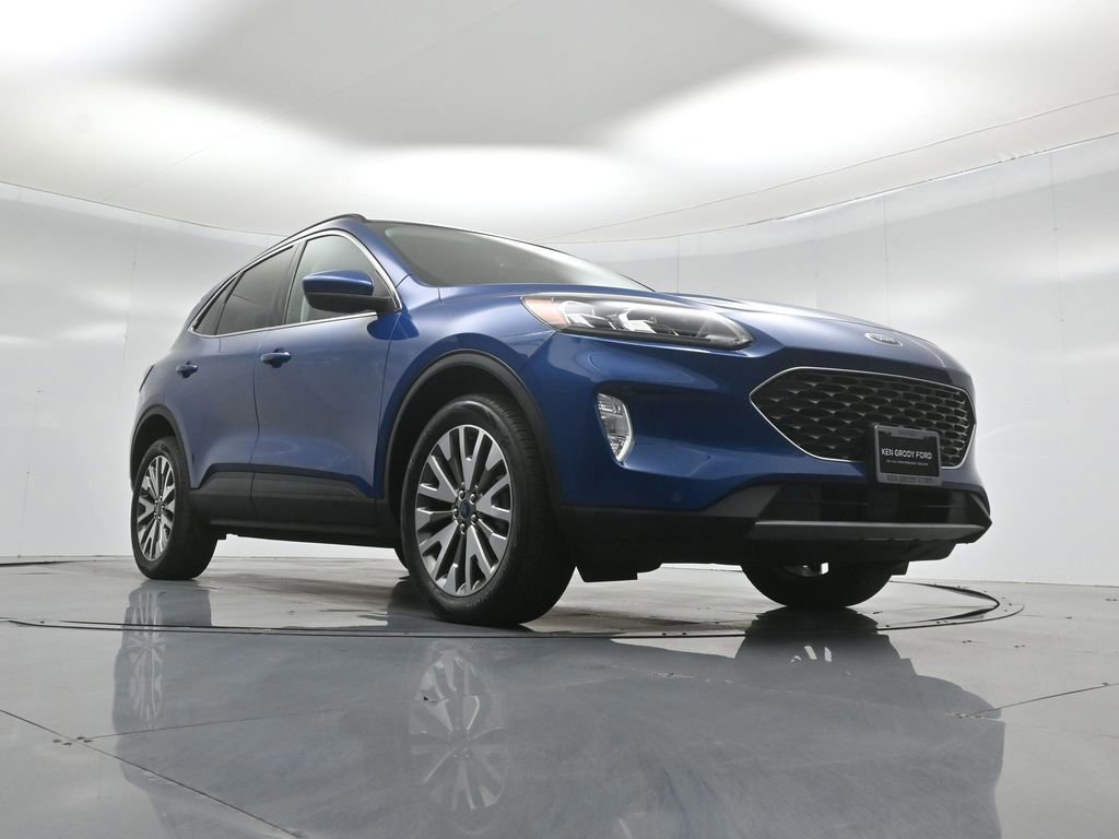 Certified 2022 Ford Escape Titanium w/ Class II Trailer Tow Package image 6