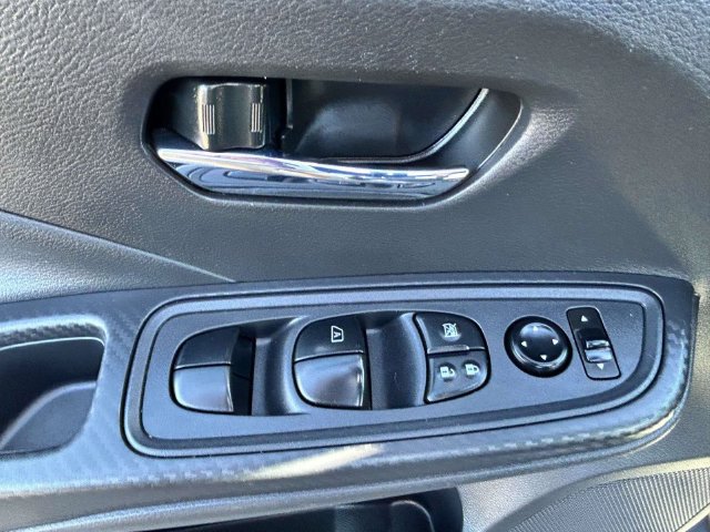 Used 2025 Nissan Versa SV FWD image 21