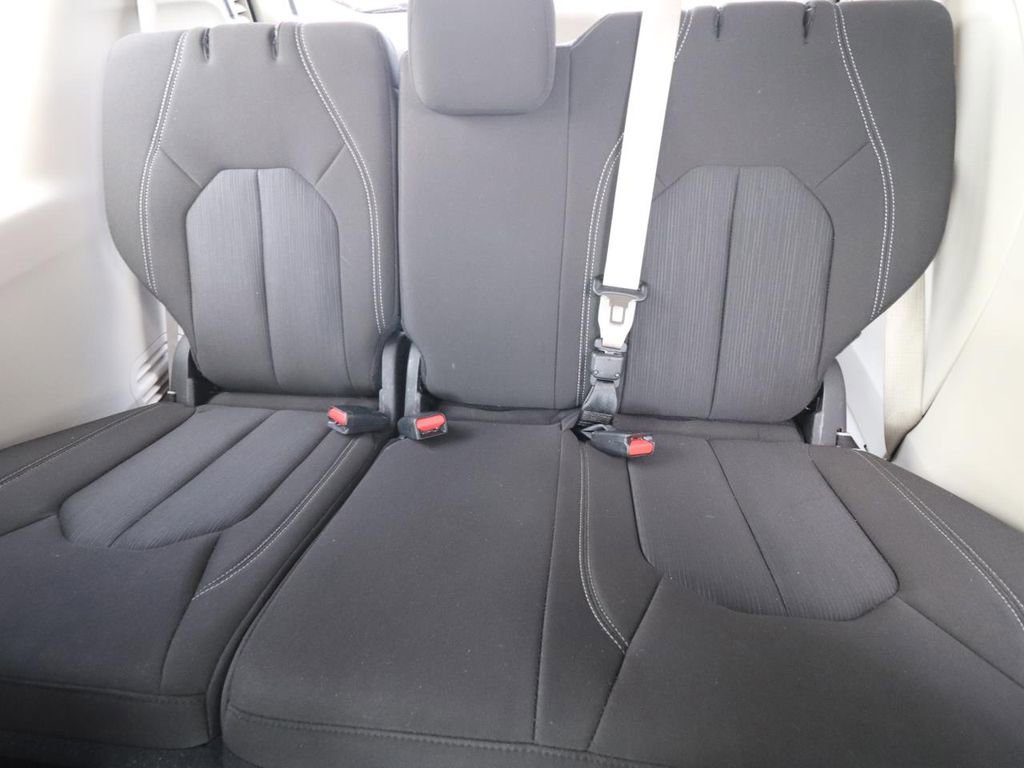 Used 2022 Chrysler Voyager LX FWD image 14