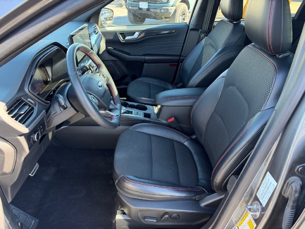 Certified 2023 Ford Escape ST-Line w/ Tech Pack #1 AWD/4WD image 9