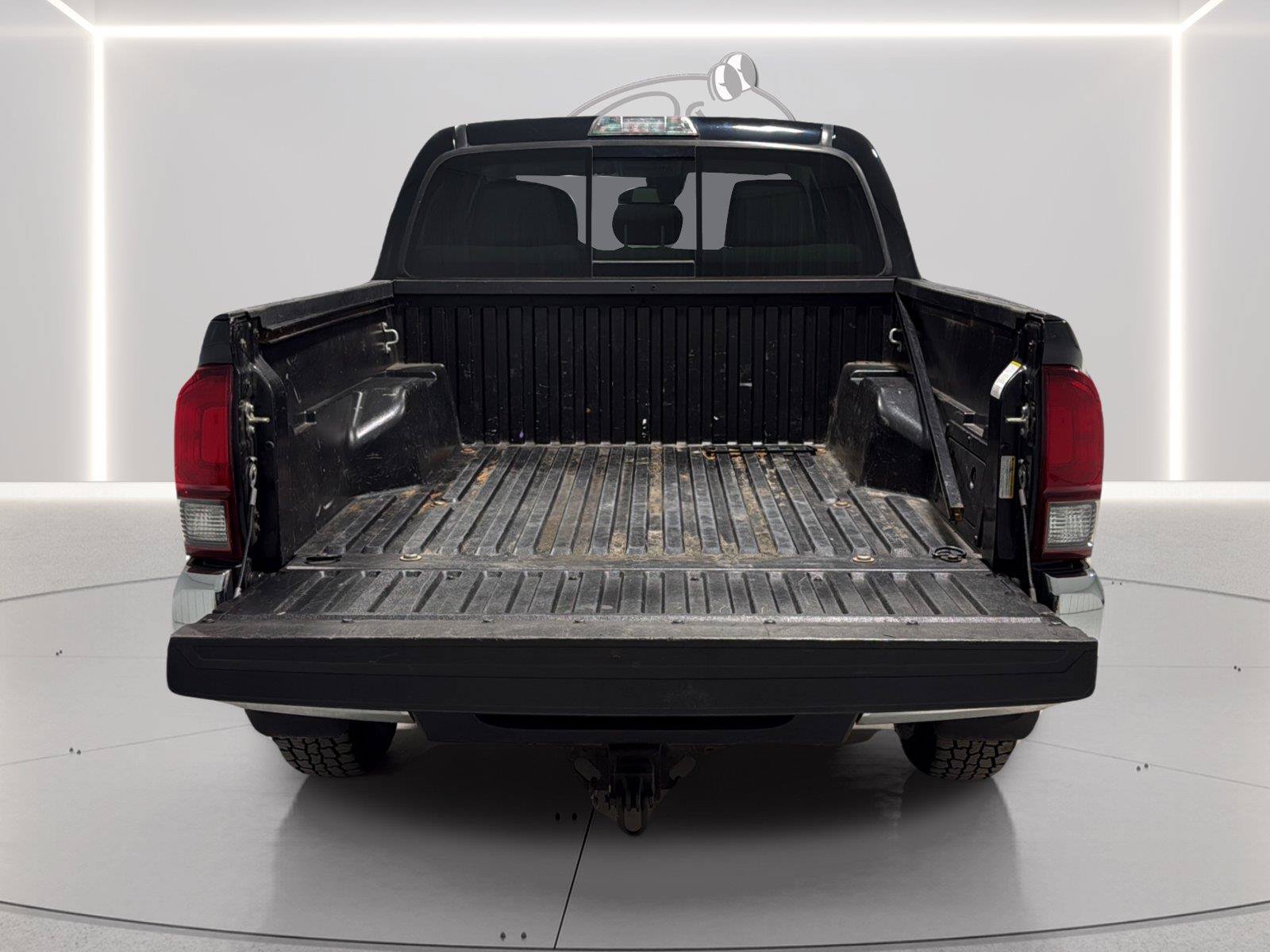 Used 2020 Toyota Tacoma SR5 AWD/4WD image 10