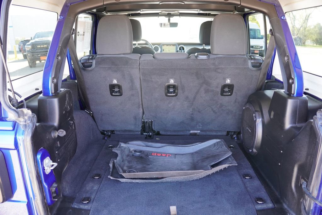 Used 2019 Jeep Wrangler Unlimited Sahara w/ Uconnect 4C Nav & Sound Group AWD/4WD image 20