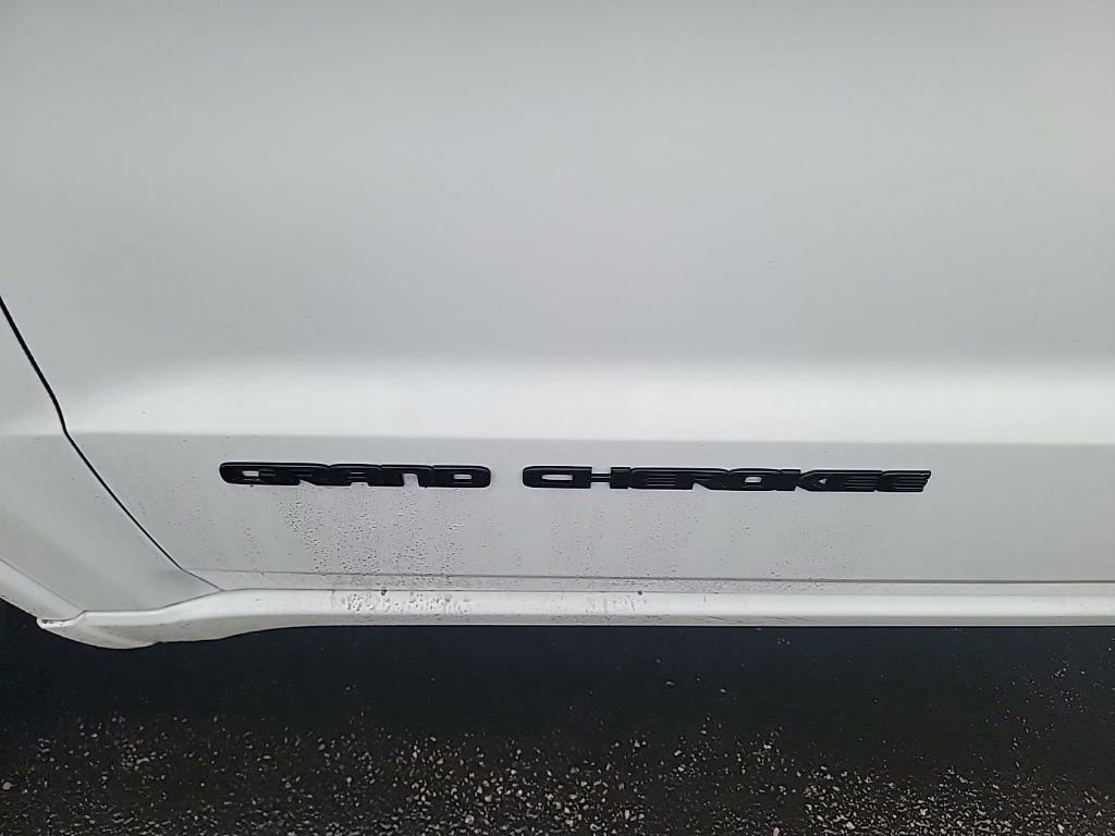 Used 2021 Jeep Grand Cherokee Laredo X image 14