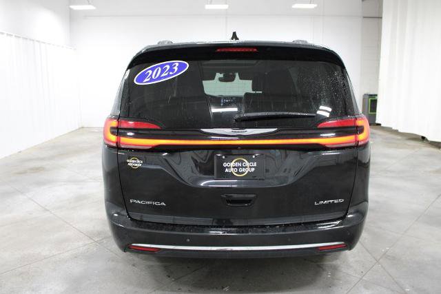 Used 2023 Chrysler Pacifica Limited FWD image 8