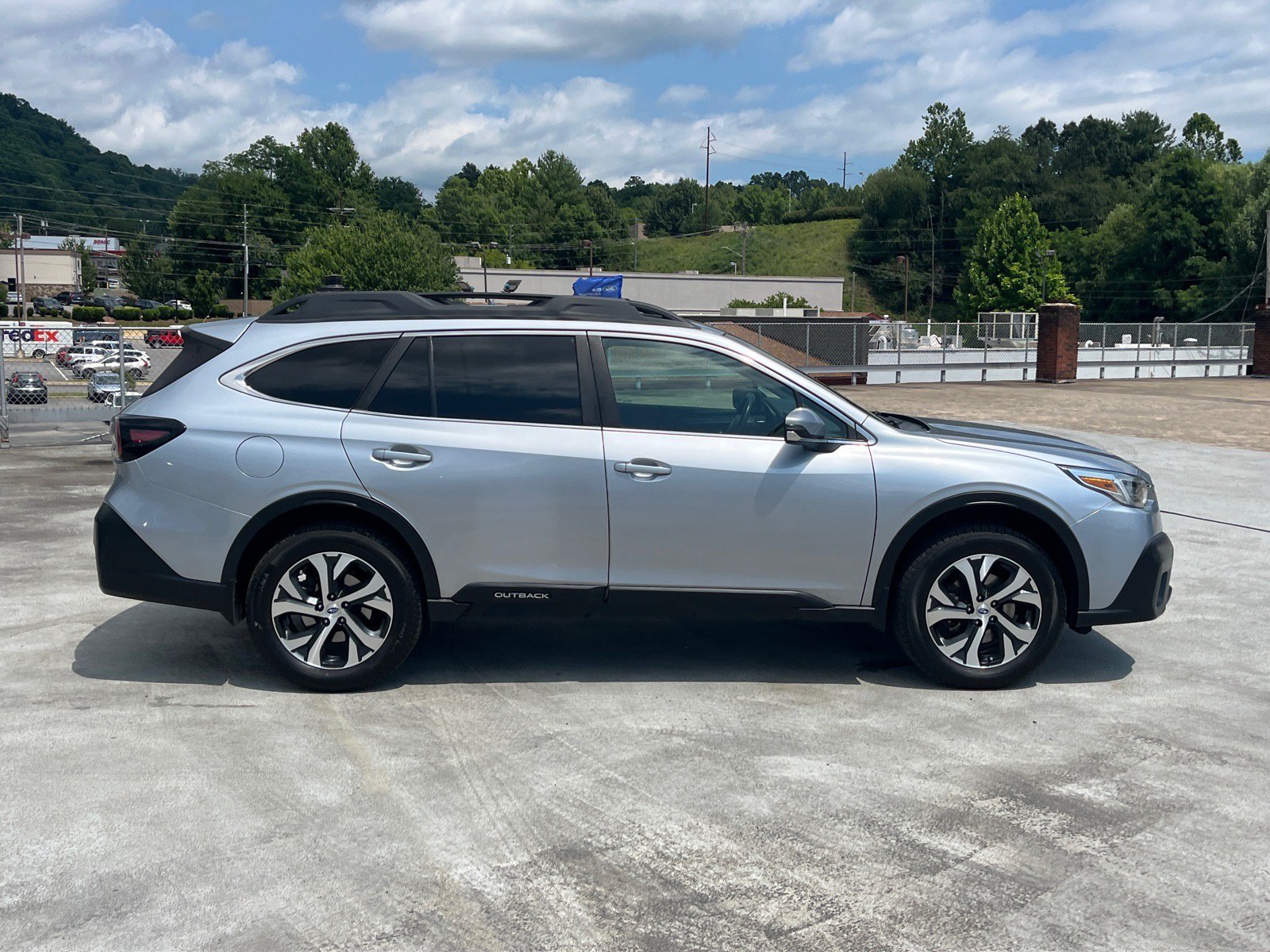 Used 2021 Subaru Outback Limited w/ Popular Package #2 AWD/4WD image 2