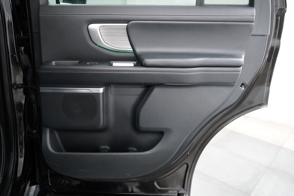 Certified 2025 Ford Expedition Platinum AWD/4WD image 32