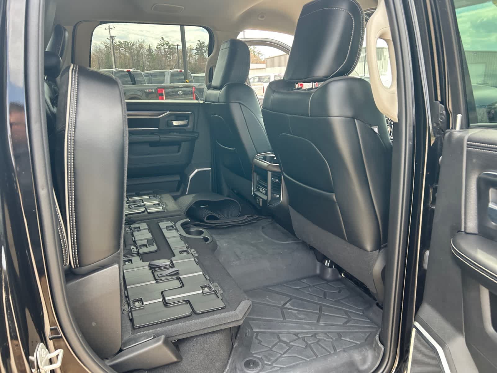 Used 2024 RAM 2500 Laramie AWD/4WD image 18