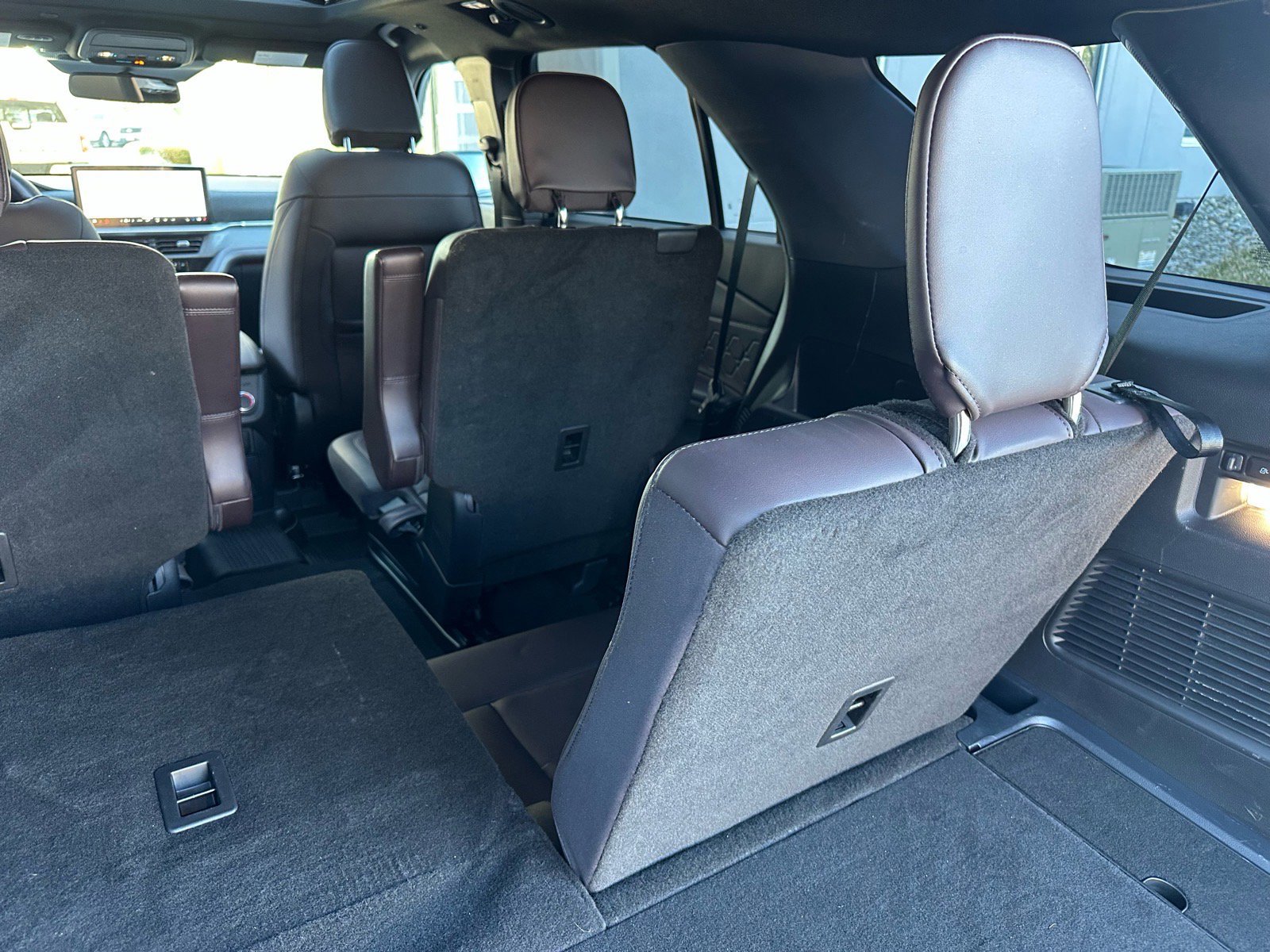 Certified 2025 Ford Explorer Platinum w/ LUX Leather Package image 27