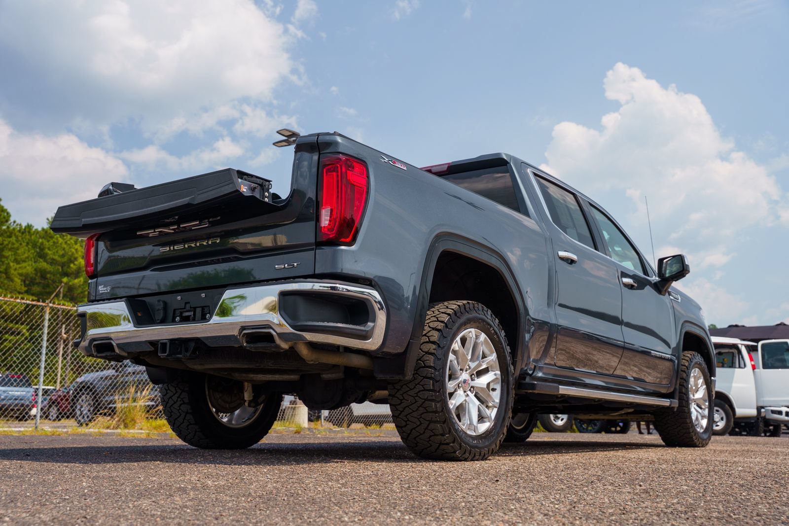 Used 2021 GMC Sierra 1500 SLT AWD/4WD image 23