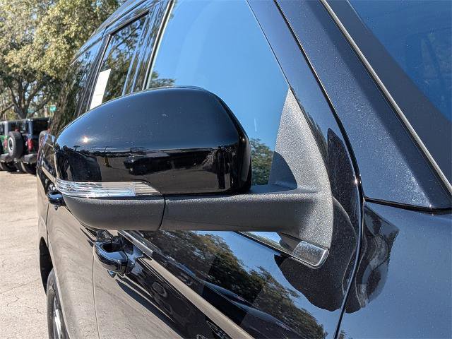 Certified 2025 Ford Expedition Active image 11