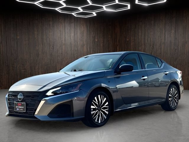 Used 2025 Nissan Altima 2.5 SV FWD image 4