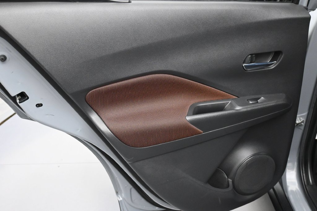 Used 2022 Nissan Kicks SR w/ Interior Electronics Package FWD image 17
