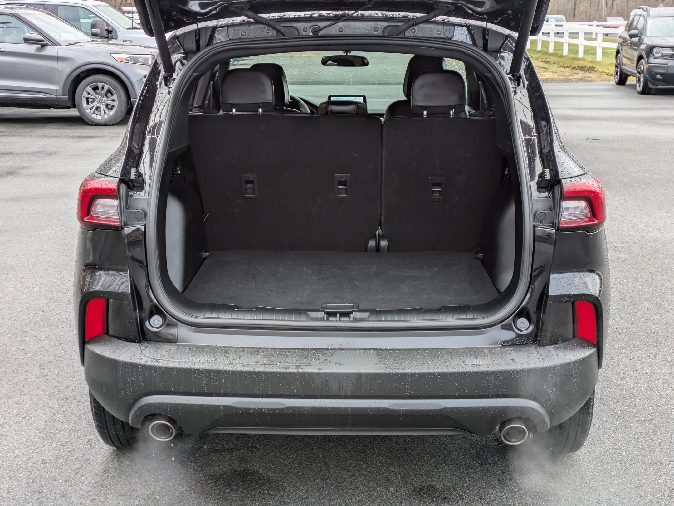 Certified 2025 Ford Escape ST-Line Select AWD/4WD image 18