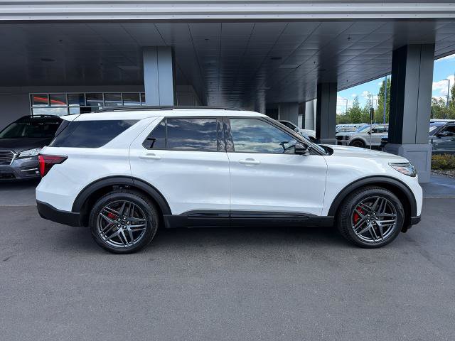 Certified 2025 Ford Explorer ST AWD/4WD image 7
