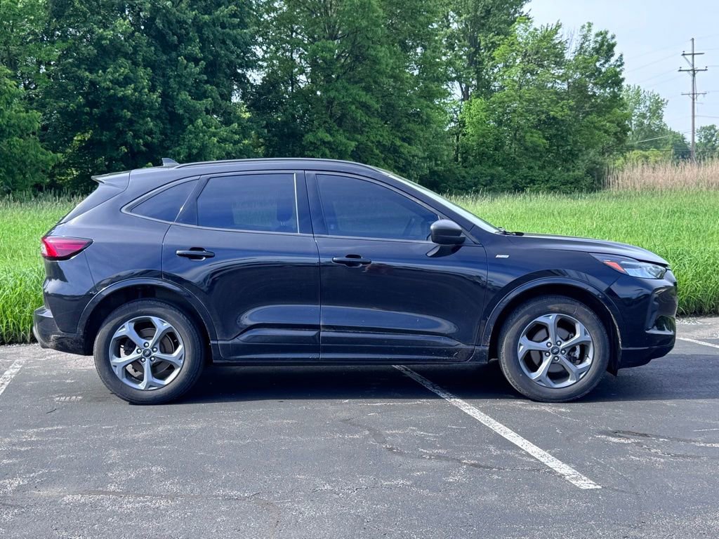 Certified 2023 Ford Escape ST-Line w/ Tech Pack #1 AWD/4WD image 4