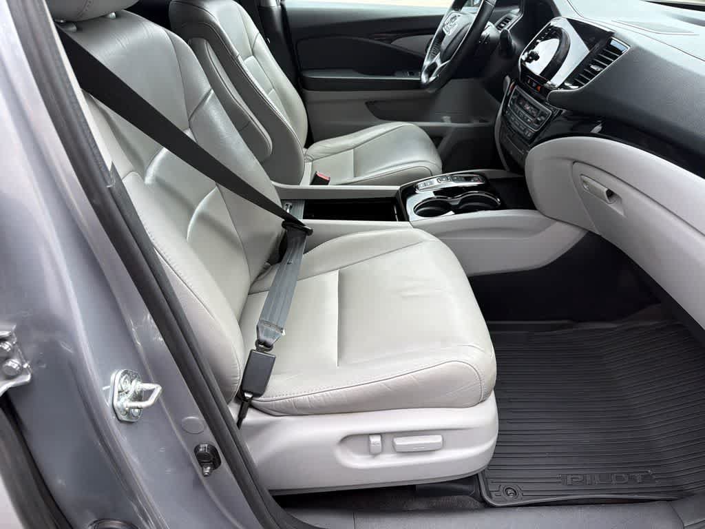 Used 2021 Honda Pilot Touring image 12