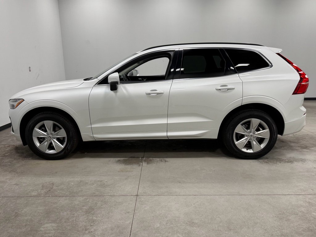 Used 2022 Volvo XC60 B5 Momentum image 5