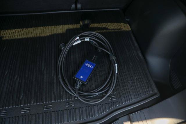 Certified 2025 Ford Escape SE w/ PHEV Premium Package FWD image 12