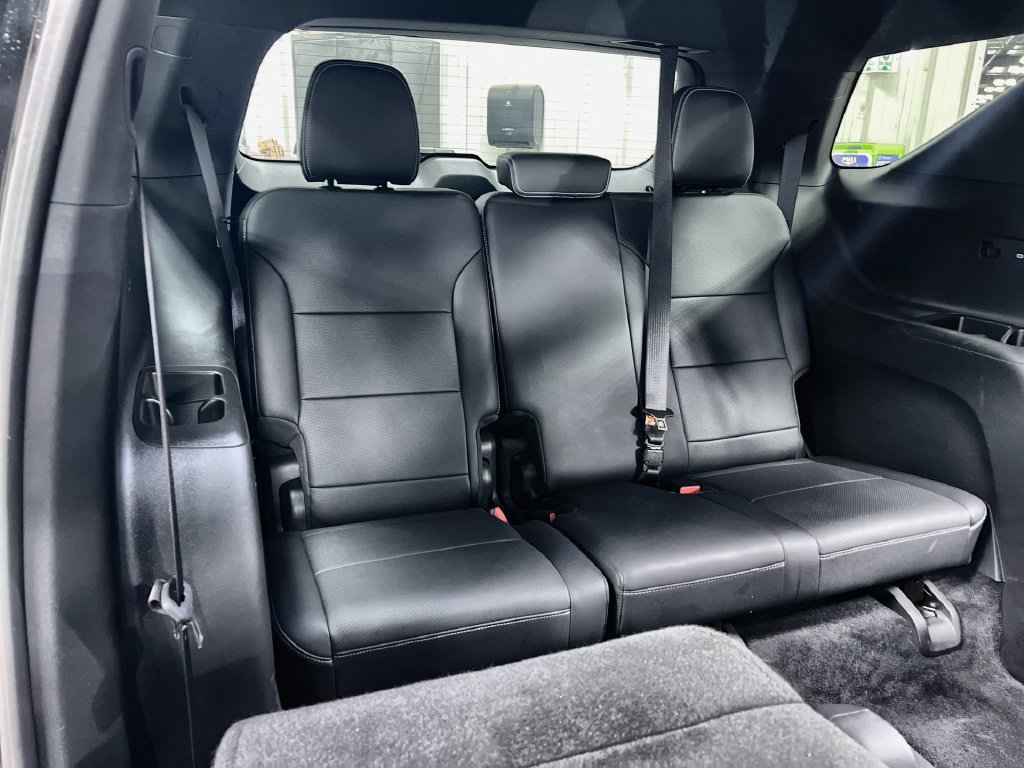 Used 2025 Chevrolet Traverse LT FWD image 19