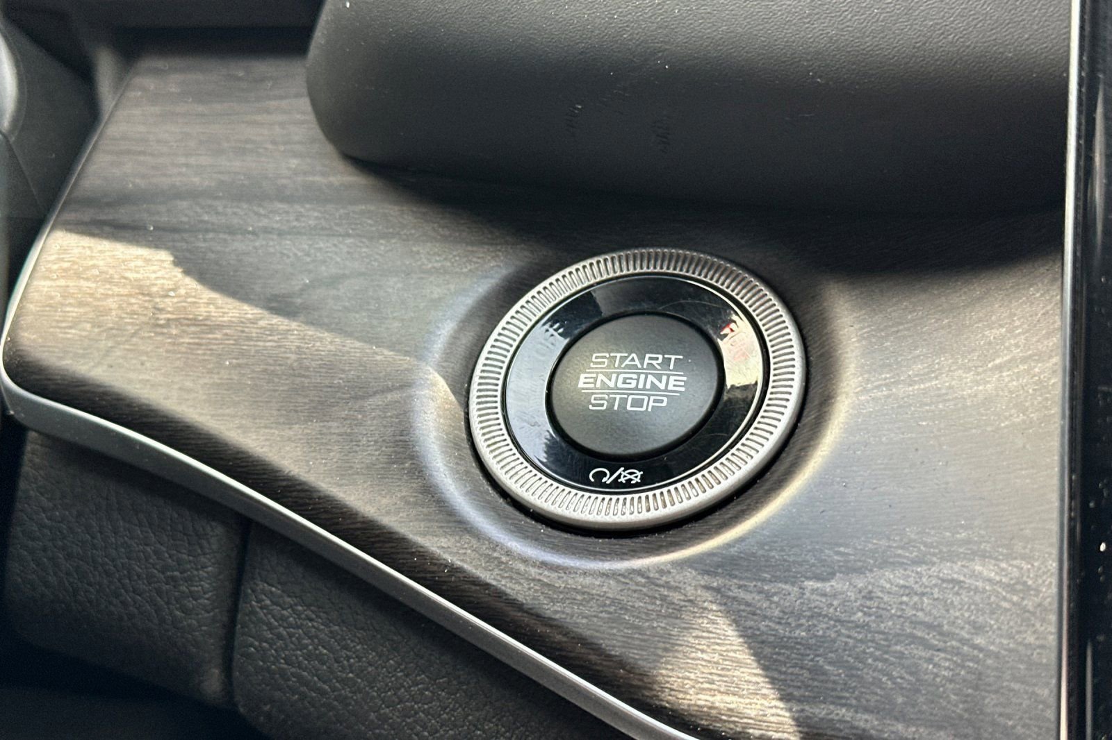 Used 2022 Jeep Grand Cherokee L Overland w/ Advanced Protech Group III image 23