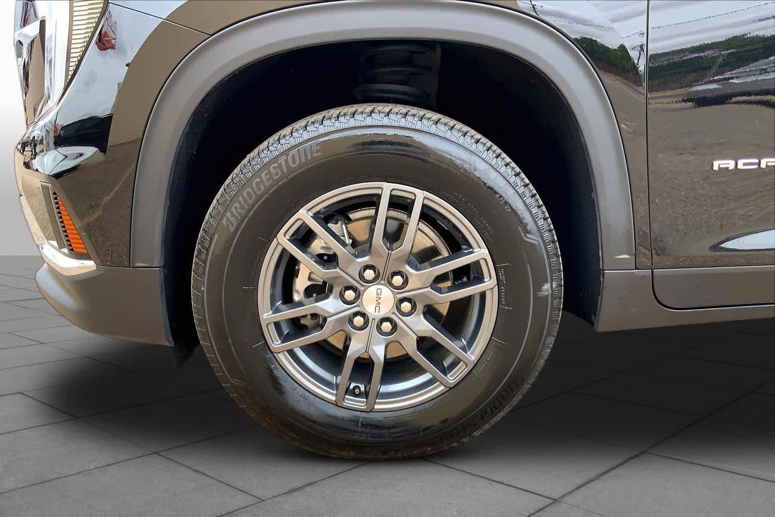Used 2025 GMC Acadia Elevation FWD image 11