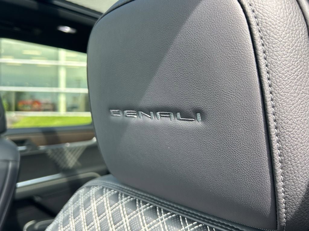 Used 2025 GMC Acadia Denali w/ Super Cruise Package AWD/4WD image 11