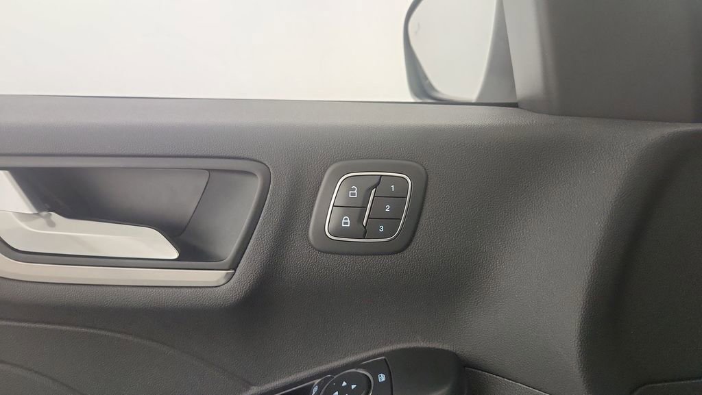 Certified 2022 Ford Escape Titanium w/ Class II Trailer Tow Package image 26