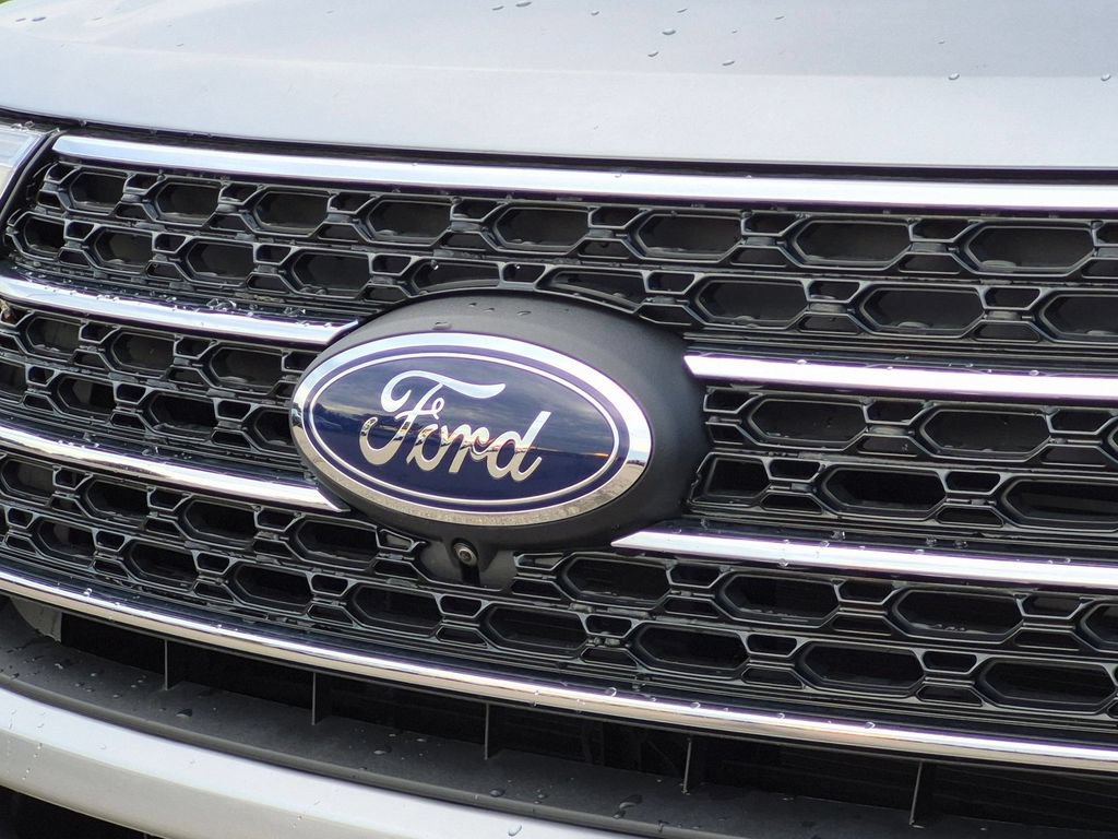 Certified 2023 Ford Explorer XLT w/ Equipment Group 202A AWD/4WD image 10