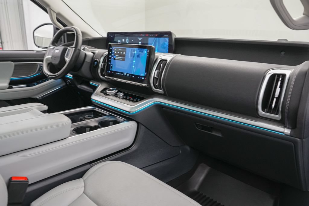 Certified 2025 Ford Expedition Platinum AWD/4WD image 30