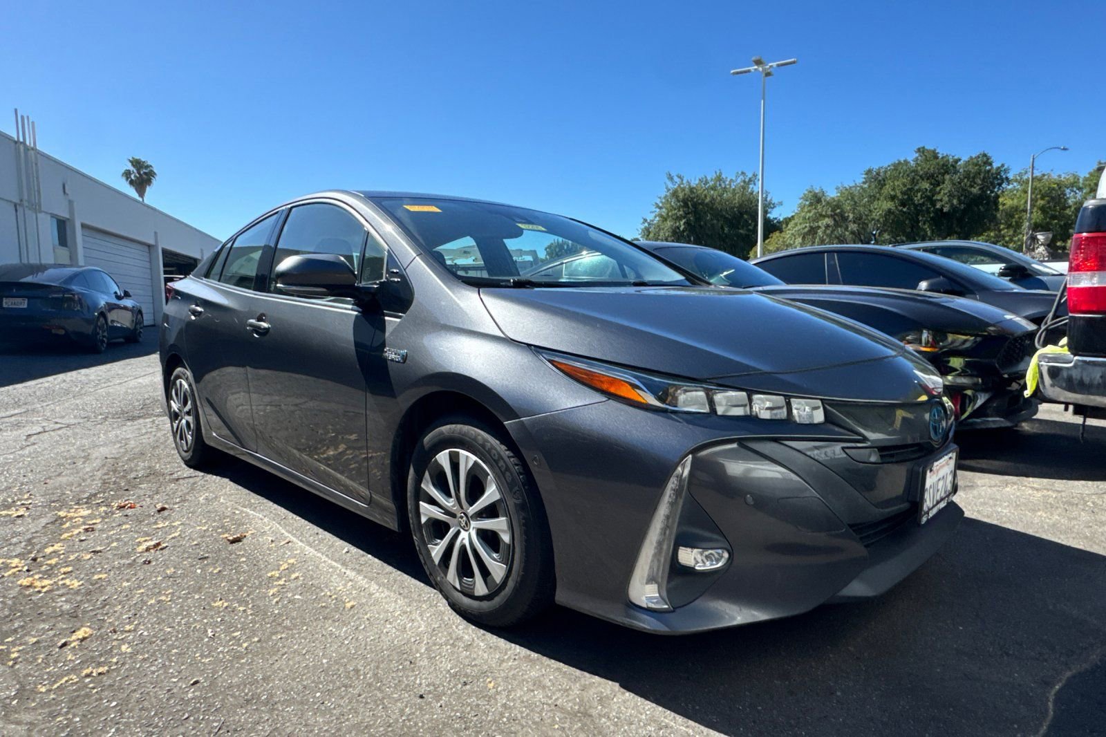 Used 2020 Toyota Prius Prime Limited FWD image 2