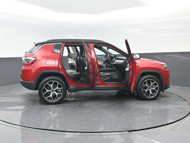 Used 2025 Jeep Compass Limited AWD/4WD image 27