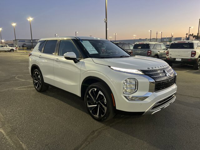 Used 2022 Mitsubishi Outlander SE FWD image 3