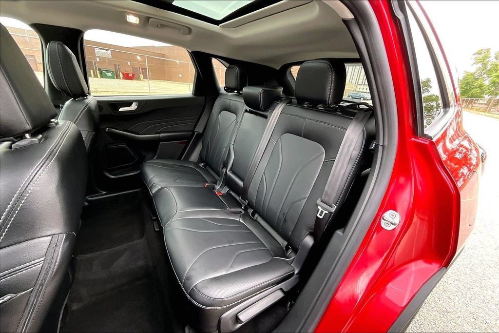 Certified 2025 Ford Escape SE w/ PHEV Premium Package FWD image 25