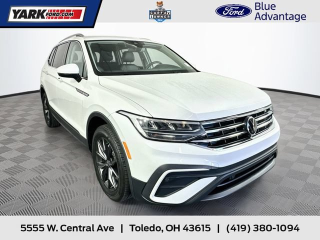 Used 2023 Volkswagen Tiguan SE w/ Panoramic Sunroof Package FWD image 1