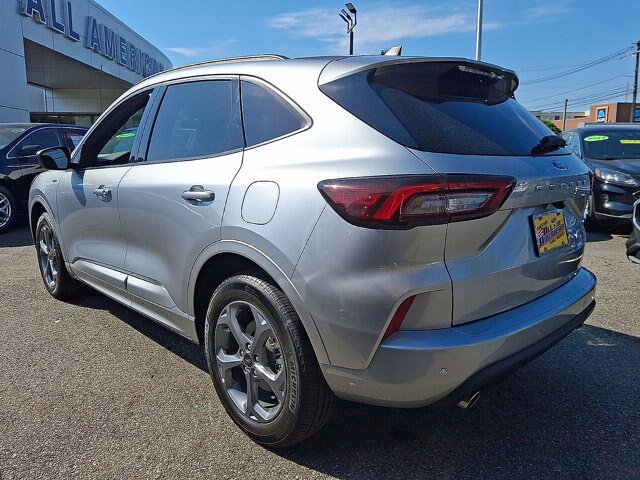 Certified 2023 Ford Escape ST-Line AWD/4WD image 3