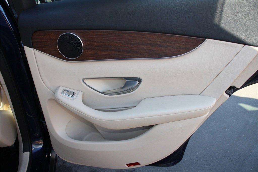 Used 2022 Mercedes-Benz GLC 300 image 27