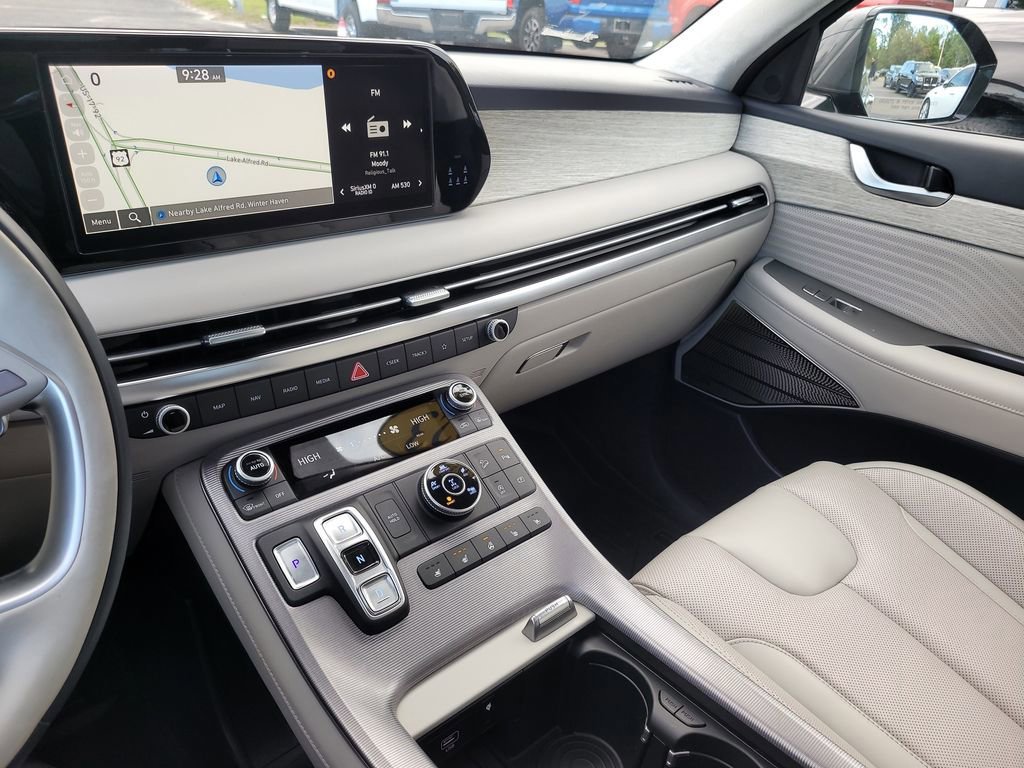 Used 2023 Hyundai Palisade Calligraphy image 21