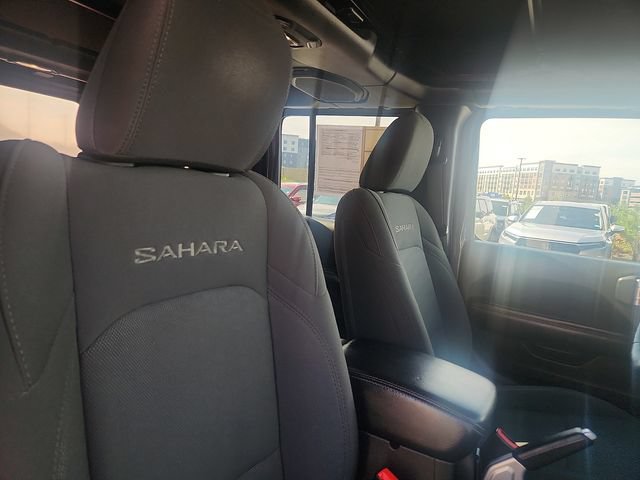 Used 2018 Jeep Wrangler Unlimited Sahara w/ Cold Weather Group AWD/4WD image 30