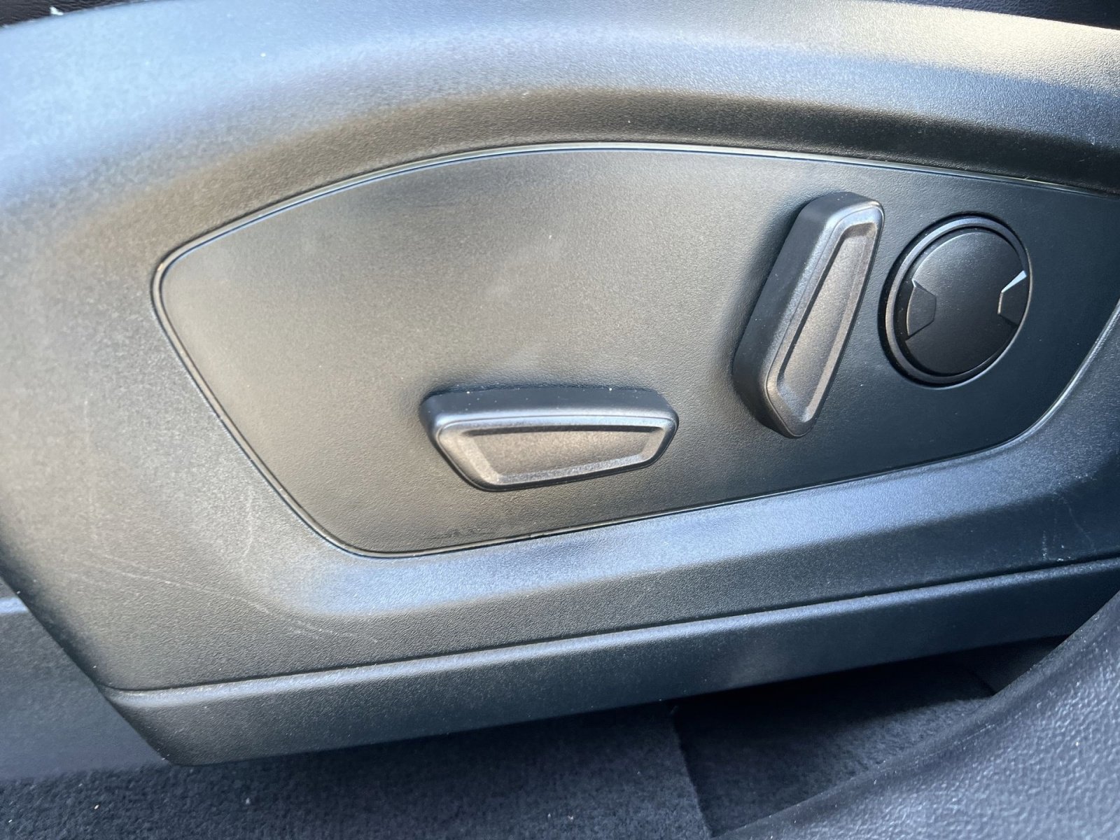 Certified 2021 Ford Explorer XLT w/ Equipment Group 202A AWD/4WD image 14