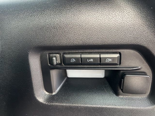 Certified 2022 Ford Explorer Platinum w/ Equipment Group 601A image 18