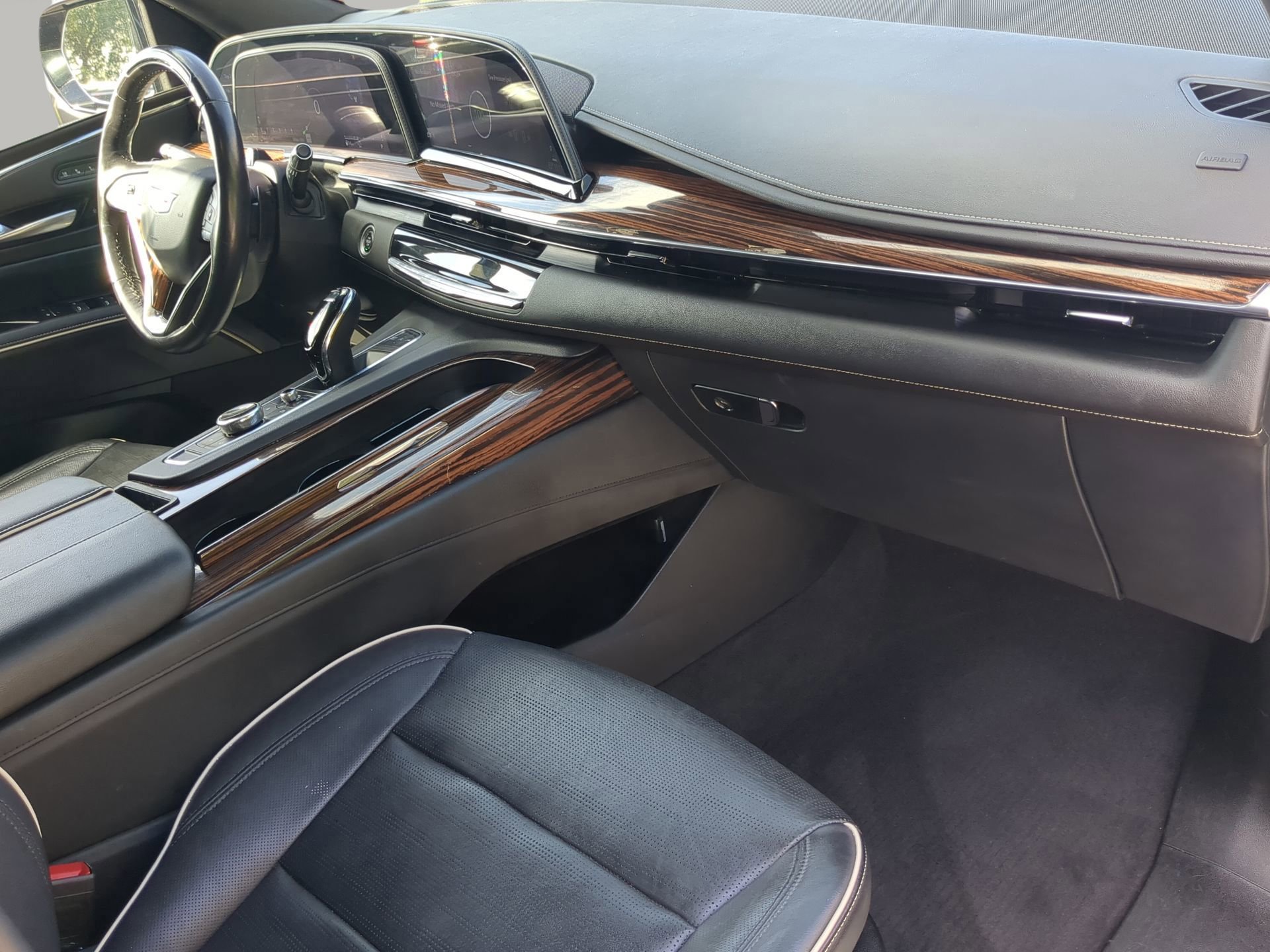 Used 2023 Cadillac Escalade Premium Luxury image 41