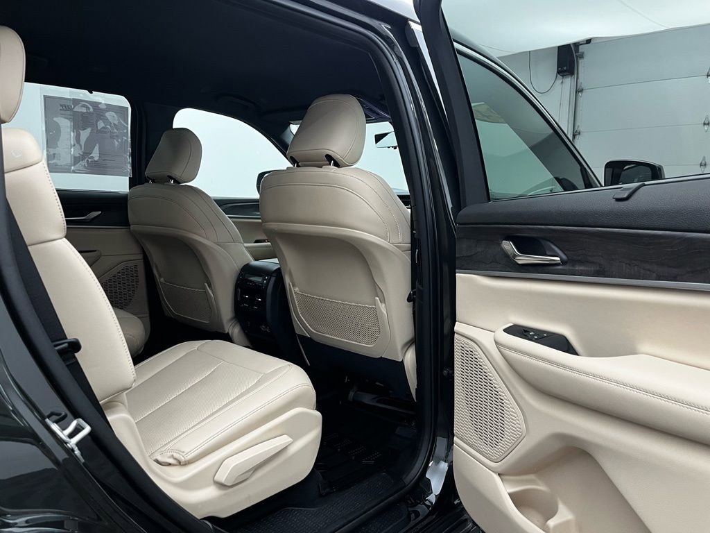 Used 2024 Jeep Grand Cherokee L Limited w/ Luxury Tech Group II image 33