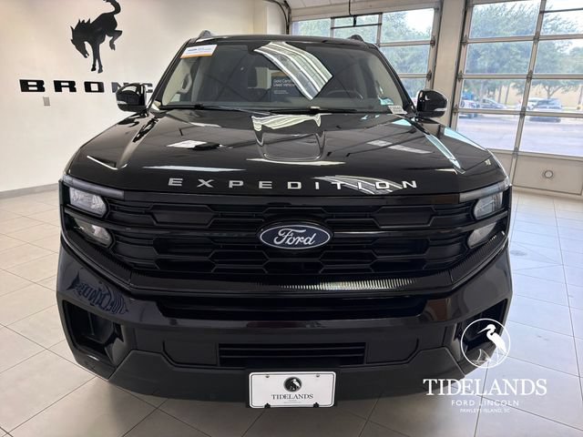 Certified 2025 Ford Expedition Active RWD image 3