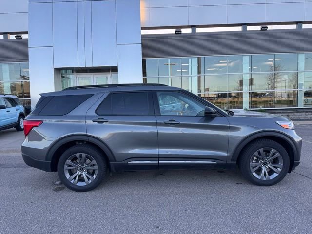 Certified 2022 Ford Explorer XLT w/ Equipment Group 202A AWD/4WD image 2