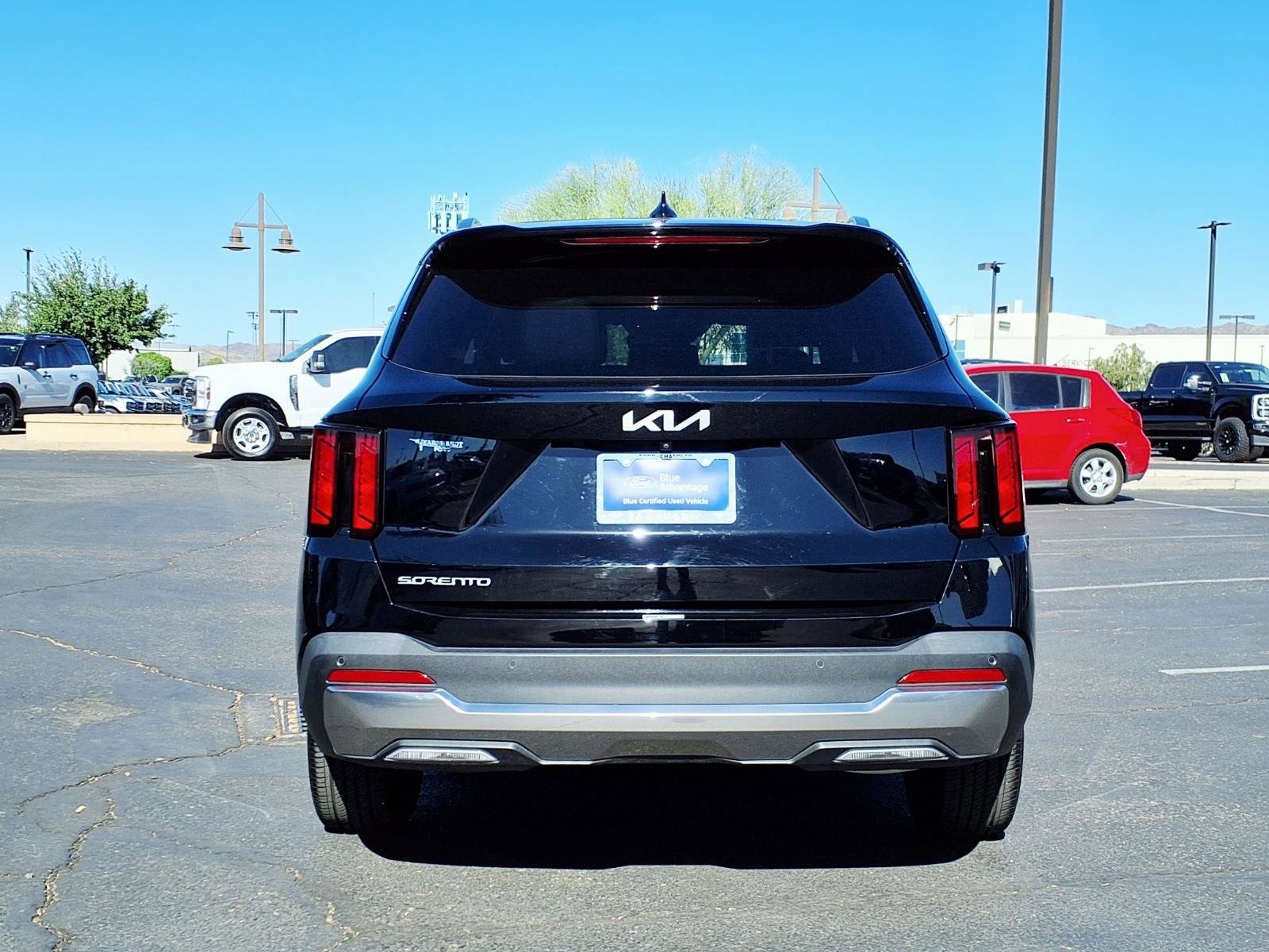 Used 2024 Kia Sorento S image 3