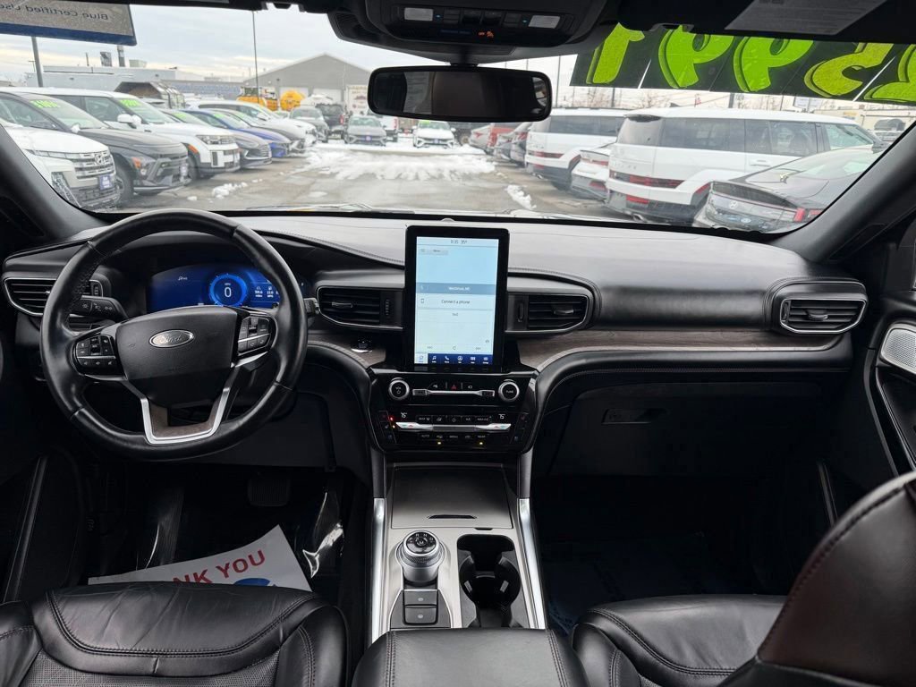 Certified 2021 Ford Explorer Platinum w/ Equipment Group 601A image 4