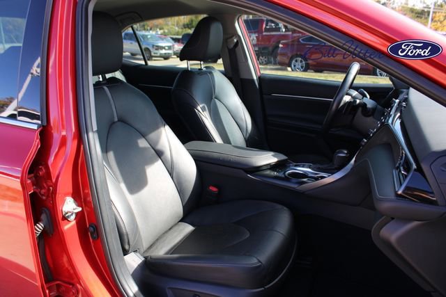 Used 2019 Toyota Camry XSE image 11