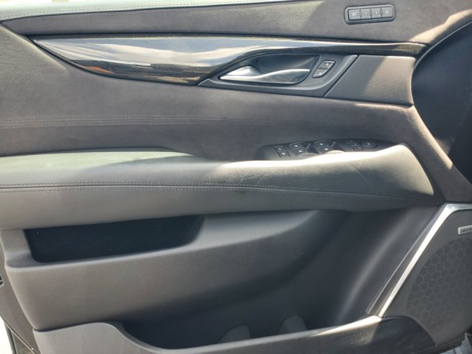 Used 2018 Cadillac Escalade Platinum RWD image 14