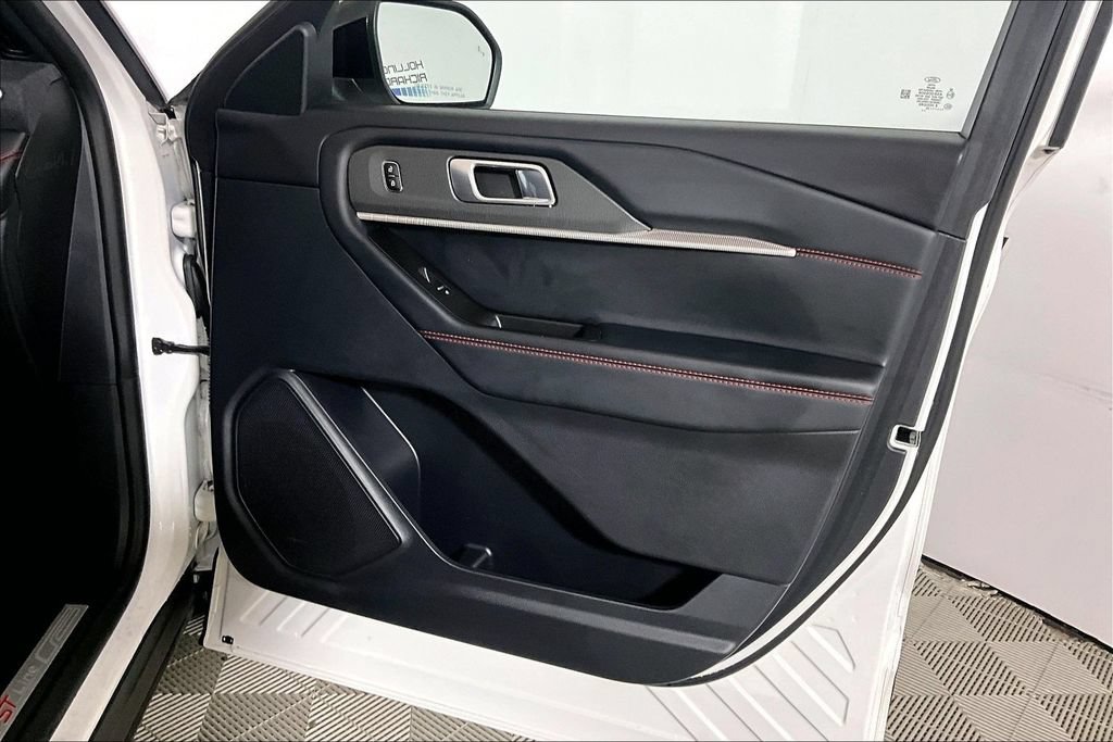 Certified 2025 Ford Explorer ST-Line AWD/4WD image 19