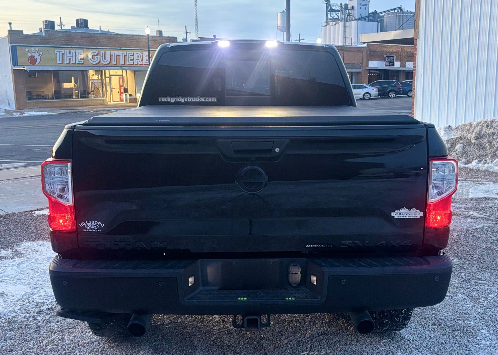 Used 2019 Nissan Titan SV w/ SV Convenience Package image 4